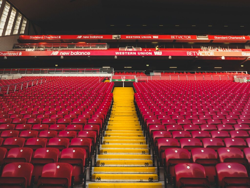 red chair lot at daytime photo